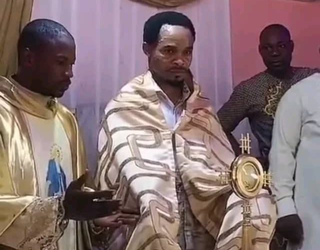 See Reasons Why People Are Angry As Odumejeje is seen lifting the Catholic “blessed sacrament”-